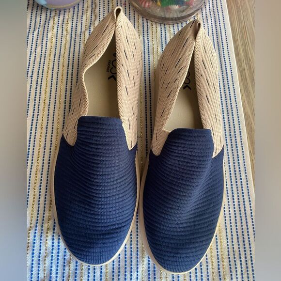 inooknit Shoes Womens Sz 10.5 Beige/ Navy Flats Comfort Cushion Flex Stretch - Picture 1 of 11
